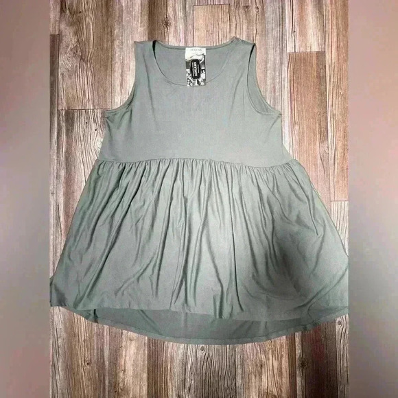 Zenana Outfitters Tops - NEW Zenana sleeveless empire waist top tunic size Large Boho high low hem olive